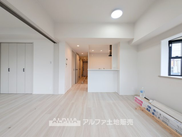 【Comfortable　Living】　◆リビング◆家族の団らんから来客時まで幅広く活躍するLDK。明るい室内で、思い思いの時間を楽しめます。
