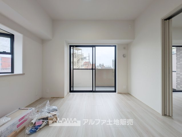 【Family　Living】　◆リビング◆食事とくつろぎの空間がつながるLDK。家具の配置を工夫しながら、自分らしい住空間をつくれます。