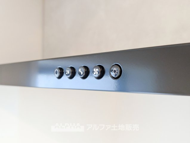 【Range　Hood】　◆レンジフード◆調理中の煙やにおいを効率よく換気。キッチンを快適に保ち、毎日の料理を気持ちよく楽しめる設備です。