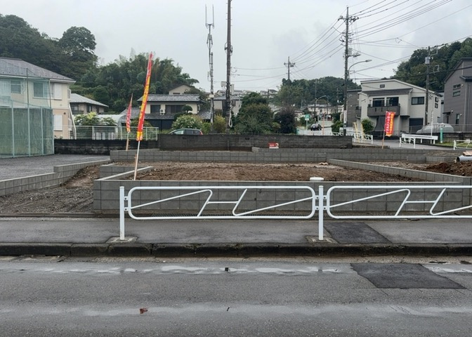 物件の詳細については、現地を見てわかること以外に、役所や法務局などで調べないとわからないことがあります。そのため、現地に行く場合は、もしこの物件を買ったらどのような生活ができるかをイメージしましょう。
