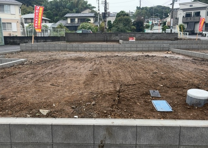 隣家の土地はどうなっているのか、生活利便施設が近くにあるのか、学校まで近いかなど、お客様のライフスタイルにあわせたイメージが重要です。また、近くにあると困る施設が近くにないかも確認するといいでしょう。