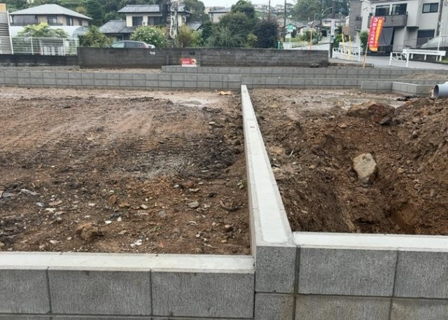 人が暮らすうえで日光は大切な要素となります。日当たりの良さは譲れないポイントですね。併せて近くに大きな建築物の建築予定がないか、あるいはそれが可能な土地が近くにないか事前に確認することもお勧めします。