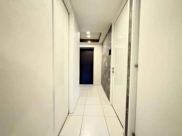 明るいホワイトトーンでまとめられた清潔感のある廊下です！各お部屋への動線もスムーズに行えます♪