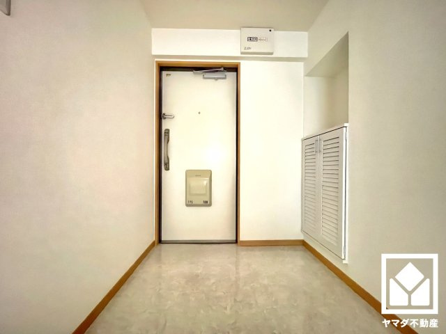 広々とした玄関が、住まいの第一印象を彩る。シューズボックスも備えており、すっきりとした空間でお客様をお迎えできます。