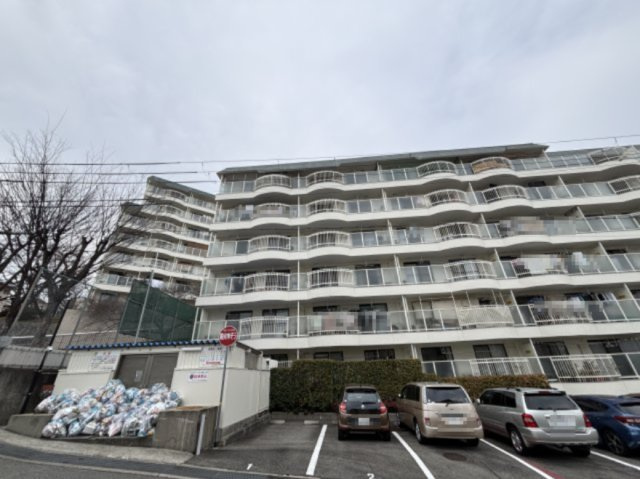 家族との時間も、自分だけの時間も心地よく過ごせる。シンプルで飽きのこない設計が、暮らしに余白をもたらします。
