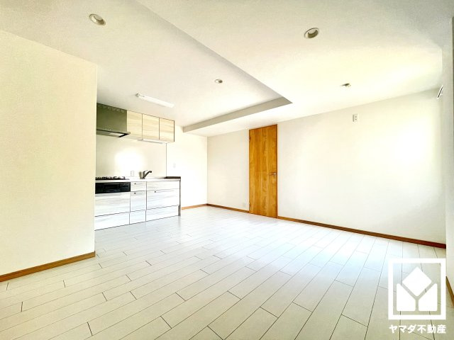 南西向きの窓から自然光を取り込む、開放感あふれる暮らし。隅々まで光が降り注ぎ、明るく心地の良い空間。