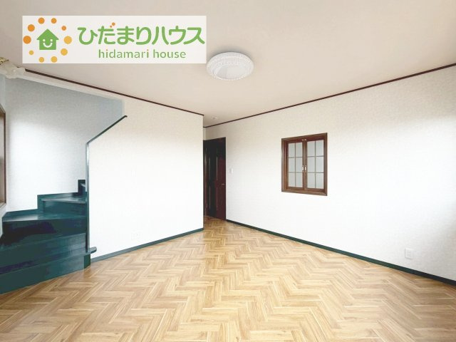 広めの主寝室は、ベッドの他にもパソコンデスクやドレッサーなども置けちゃいます(*^-^*)