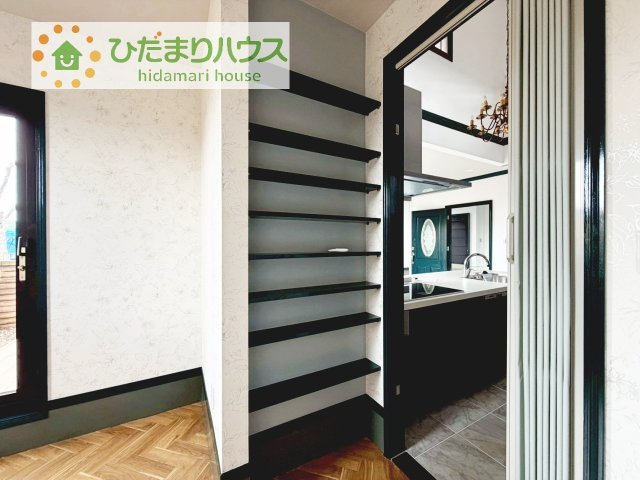ちょこっとした収納があることで、消耗品のストックをするのにも便利です☆