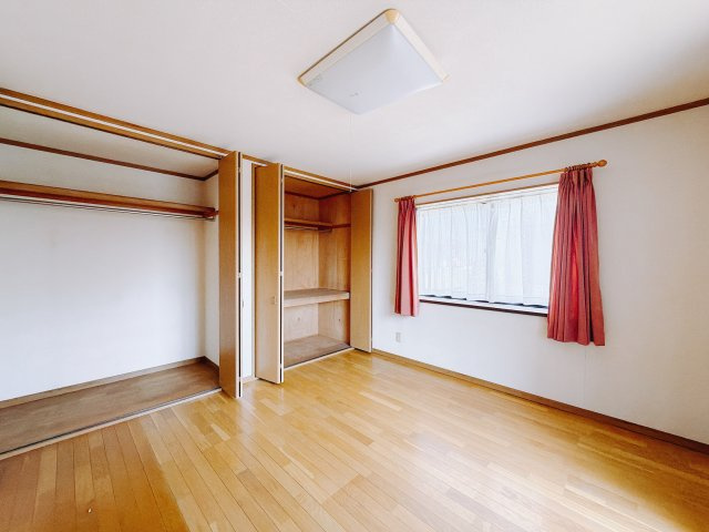 ■2階洋室｜2階各居室には収納をご用意しています♪常にお部屋を綺麗に保てます！小さなお子様も自然とお片付けができるようになるのでうれしいですよね！