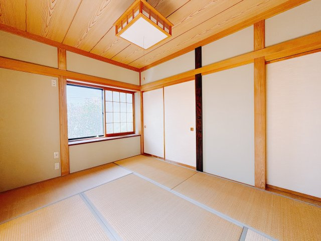 ■1階和室｜和室を書斎にしたり、冬にはコタツを敷いて家族みんなで年越しをするのもいいですね。家族みんなのお気に入りの空間になります♪