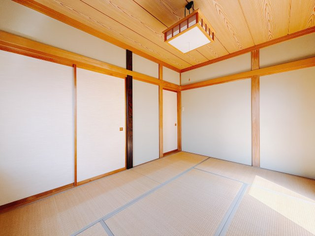 ■1階和室｜和室でしか味わえない畳ならではの香りや素材で和のやすらぎを感じてください♪休日はお子様とお昼寝するのにも最適です！