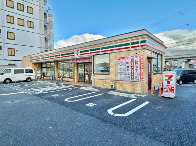 近くにあると嬉しいコンビニ：セブンイレブンまで徒歩2分（約140m）