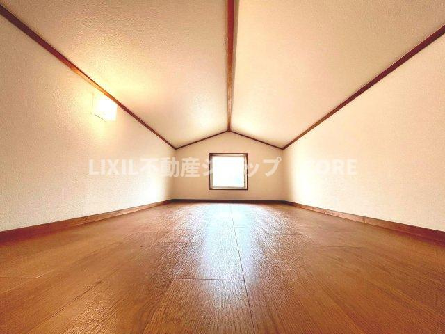 小屋裏収納付き！日常では滅多に使用しないけれど、捨てられない大切な物を一挙にまとめて収納。