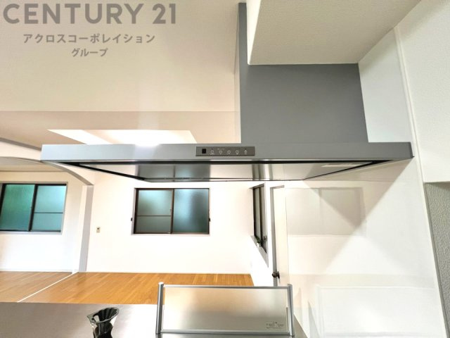 パワフルな吸引力で調理中の臭気等をしっかり処理してくれ、室内を快適に保ってくれます。　