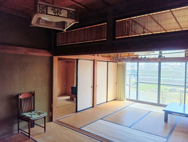 南向きで日当たりの良い8帖の和室なのでゆっくりくつろげますね！