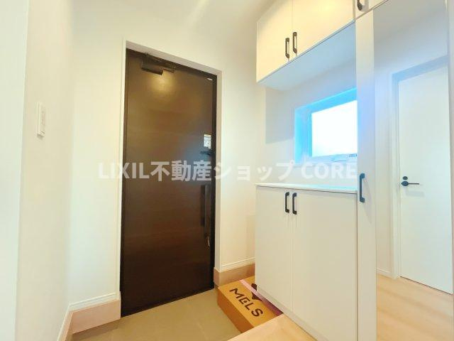 玄関ホールがスッキリ広々としていると帰る時も出ていく時も気持ちが良いものです！　
