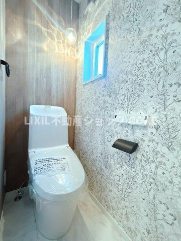 トイレスペースが1・2階にございますので、朝の混雑時に家族が分散して使用できます。　