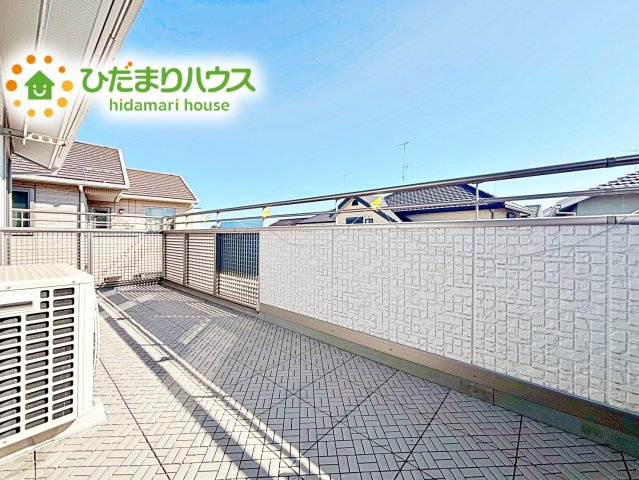 広々としたバルコニーは、大量の洗濯物を干しても余裕！お布団だって、家族全員分をいっきに干せますね(^O^)