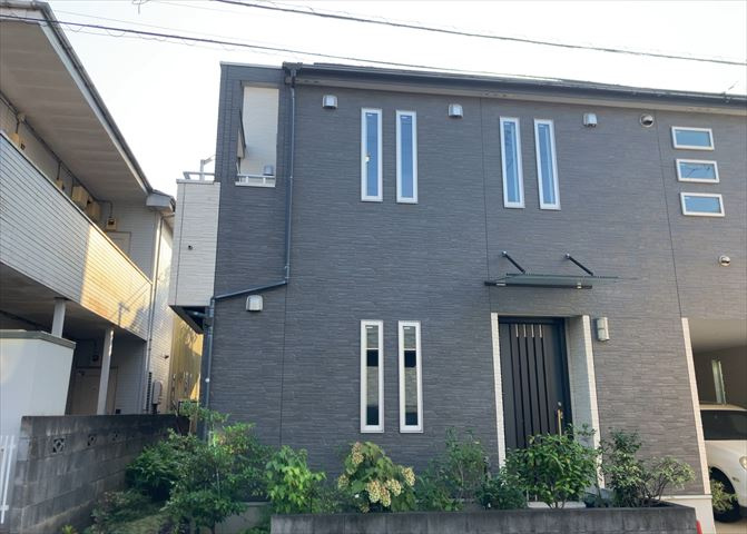 木造住宅とは土台、壁、柱など建築物の強度を支える構造体の材に木が使用されている構造を指します。構造体は建物の自重を支えるだけではなく風圧や水圧、積裁荷重などあらゆる衝撃に耐えるための基礎です。　