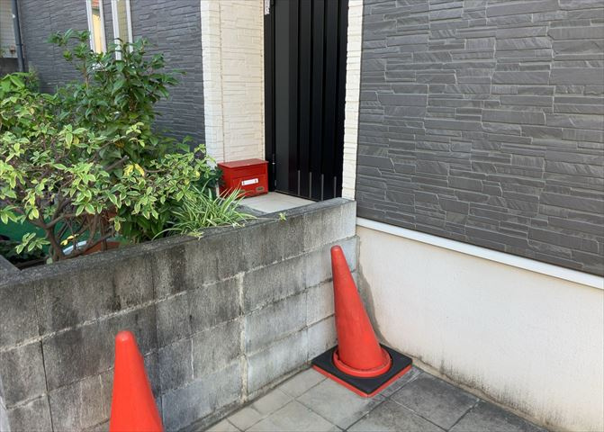 敷地内に散水栓や立水栓があると便利です。水道水を直接利用できるため、水を運ぶ手間を省くことが出来ます。大量の水を必要とする洗車作業や清掃などに役立ちます。その他設備とあわせて、現地でご確認ください。　