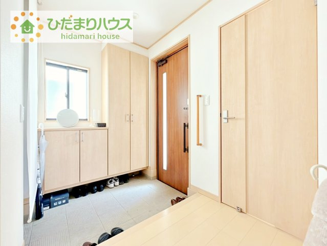 玄関が広いので親子で並んで仲良く靴が履けますね(^^)/