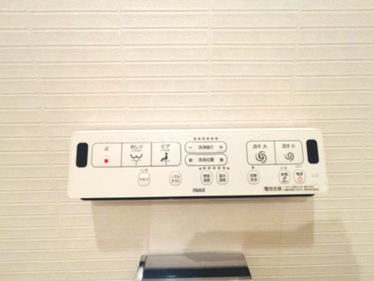 トイレリモコンです。多機能トイレは嬉しいですね♪