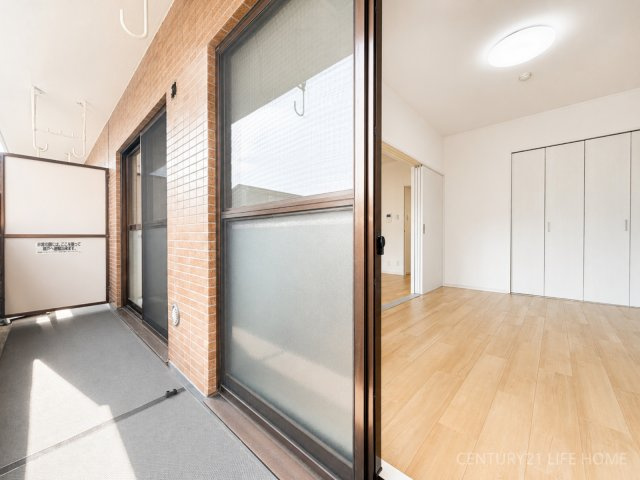 落ち着いた時間を過ごせるバルコニーです