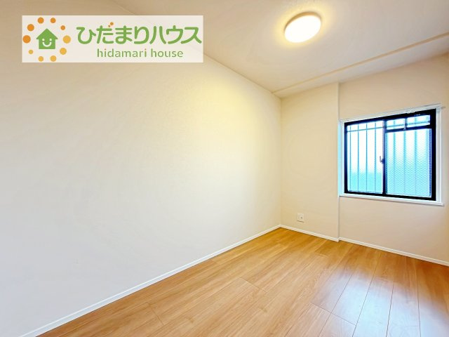 机にベットを置けば子供部屋の完成です！