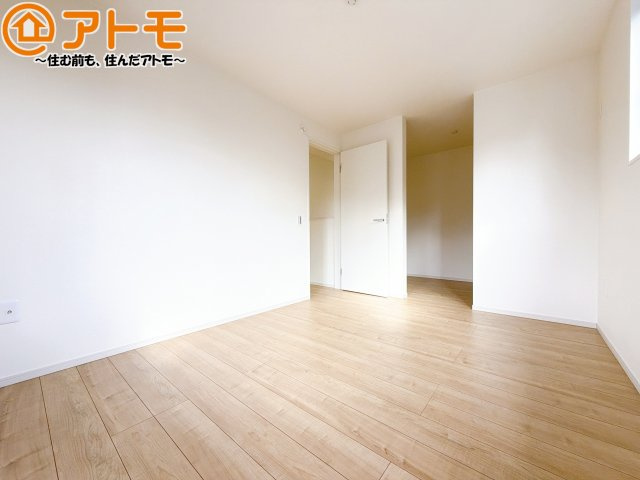 収納スペースもしっかり確保したお部屋は、収納家具の数も減らせるのでお部屋を広く使えます！