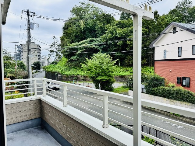 ～南東向きで陽当たりの良いバルコニー　洗濯物がよく乾きそうです～
