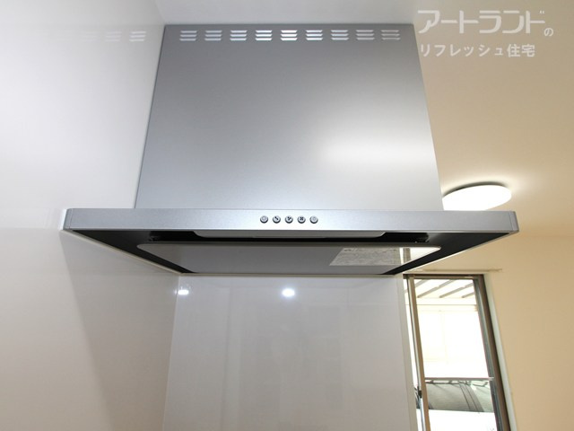 【レンジフード】空間の邪魔をしないスリム型