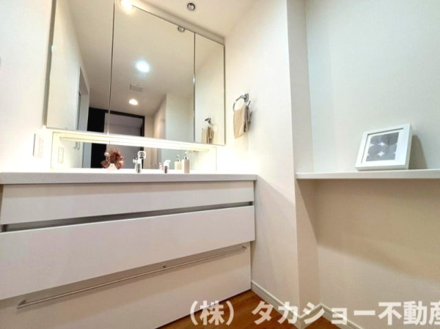 独立洗面台、朝の身支度には欠かせません