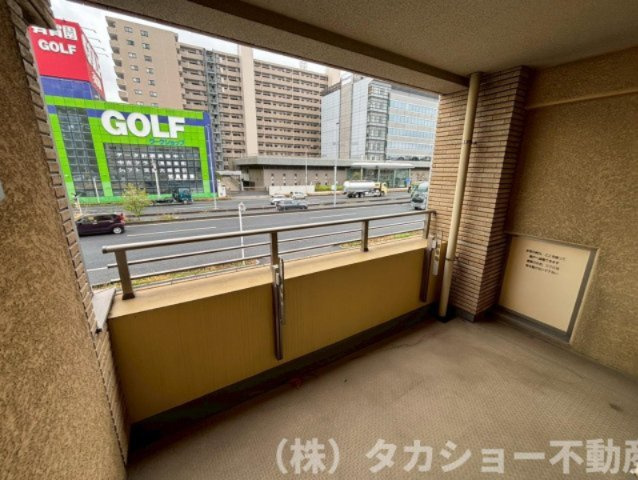 開放的で明るい空間を演出してくれるバルコニーです