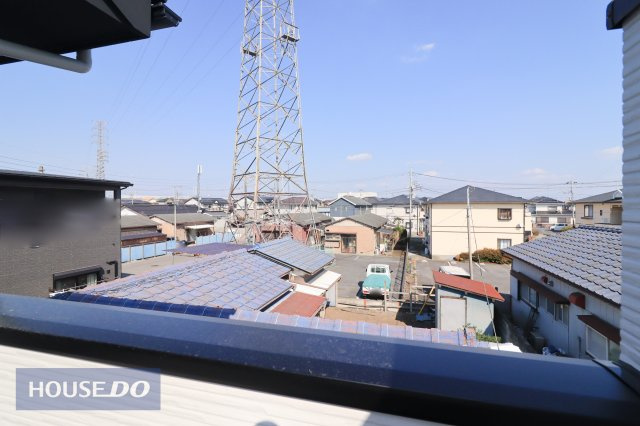 【建物からの眺望】バルコニーからの景色。十分な間隔が確保されております。