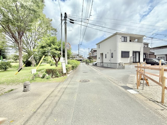物件前の道路になります。