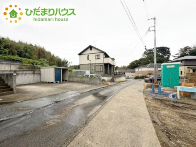 車使用時にも便利♪広めな前面道路。