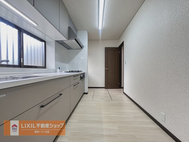 新規交換済◎便利なシステムキッチンで収納も豊富。お鍋などもたくさん収納できるので毎日のお料理も楽しくなりますね。