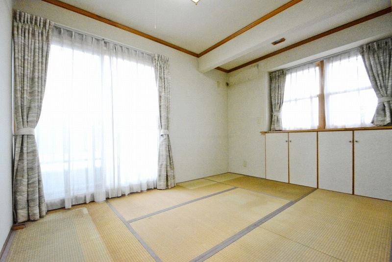 2階6.0帖/2面採光につき暖かな陽射しが差し込みます。