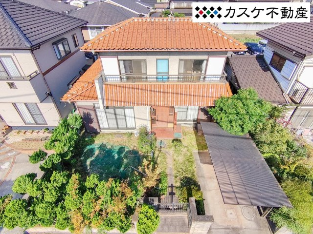 南向きの専用庭は陽当り良好で、家庭菜園やガーデニングを始めるのに最適な環境です。採れたての野菜を食卓に並べる贅沢や、季節の花々に囲まれる暮らしを。お子様のプール遊びや趣味の場としても重宝します。　