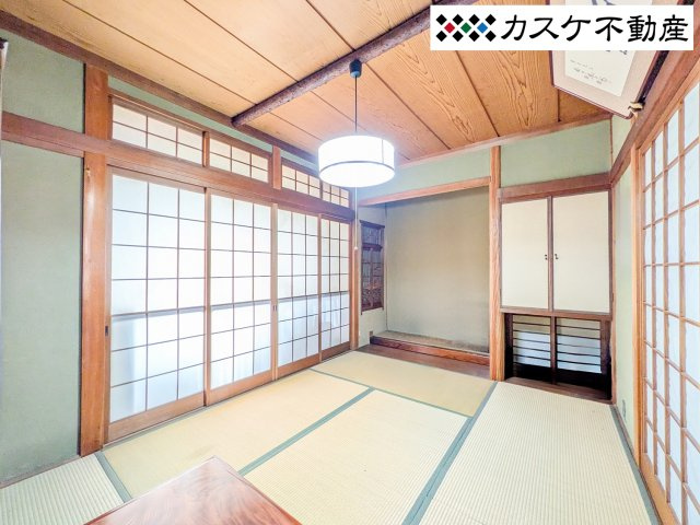 お子様のプレイスペースや寝室、さらには趣味の部屋など、ライフスタイルに合わせて柔軟に使い分けられます。和の情緒が暮らしに安らぎを与えます。　