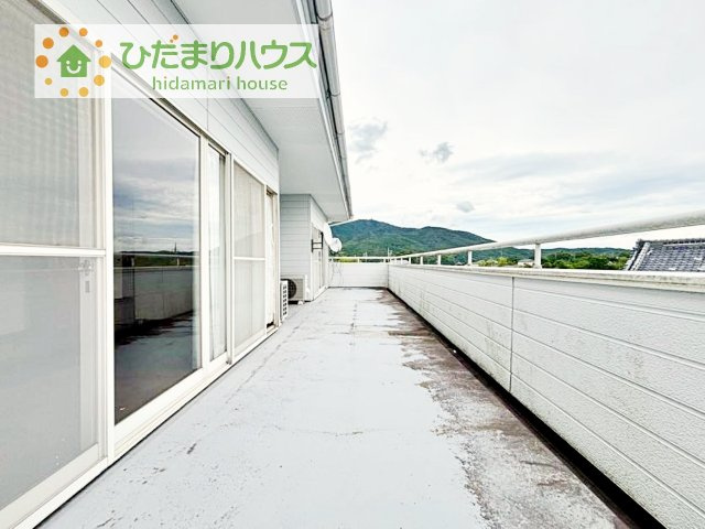 広々としたバルコニー。お洗濯物もぜーんぶ干せちゃいます！！