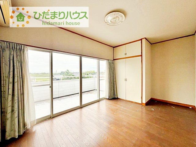 窓が多く、明るい空間を演出してくれます(*^^*)