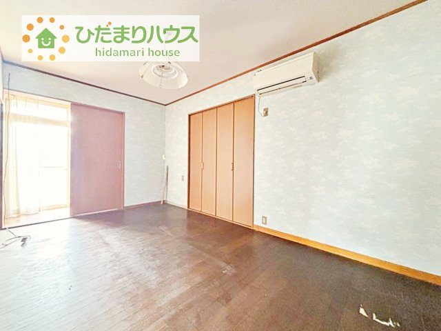 お掃除しやすく、清潔感を保てるのでダニも発生しにくいフローリング♪