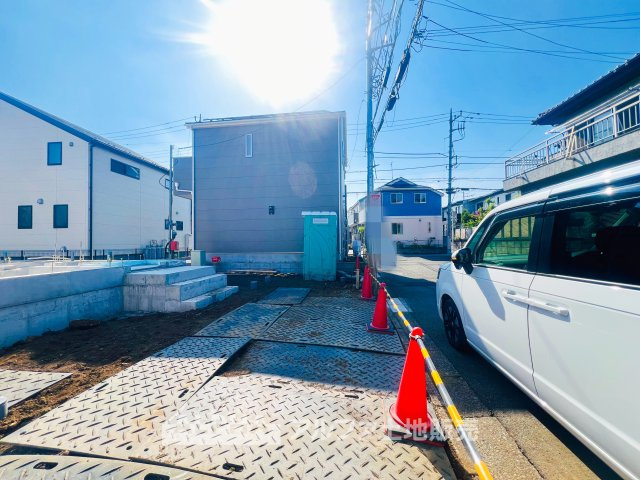 【Blue　sky】　◆青空に包まれて◆ベランダから望む紺碧の空。外を眺め時を忘れるなんて、ひさしかたぶりだろうか。こんなにも広く美しい情景が我が家にも広がっているなんて。こんな時間を大切にしたい。