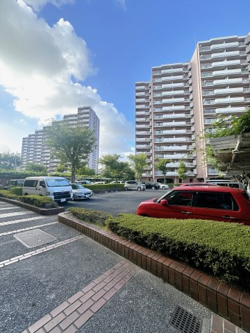 敷地内駐車場完備♪　お車での移動も快適