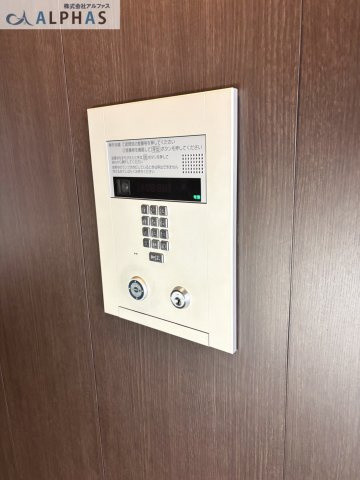 ■防犯面も安心のモニター付きオートロック！