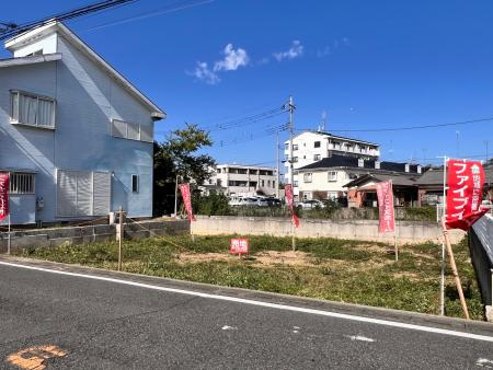 久喜市葛梅（全2区画）2号地　現地写真　毎日のお買い物に便利なスーパーが目の前！