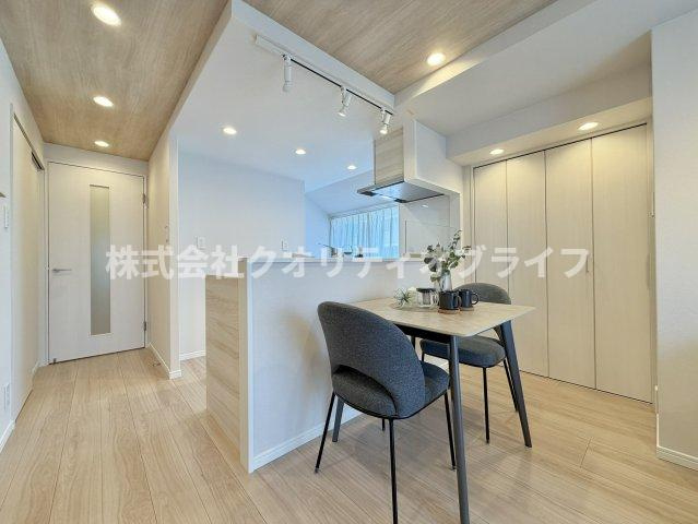 スーパーまで徒歩1分、最寄り「尾久」駅まで徒歩4分と住環境良好〇