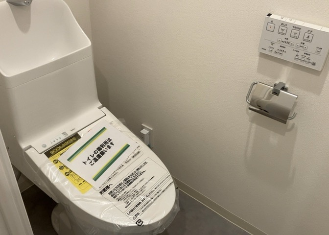 トイレは大きさや形、機能、抗菌性などが異なる多種多彩なタイプが各メーカーから出ています。それぞれに良さがあるため、事前にどういったタイプのトイレがいいのかをご家庭内で決めて、内見に行くといいでしょう。