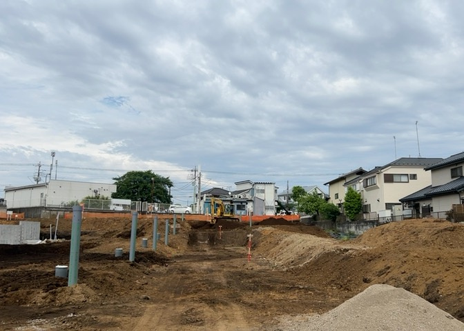 土地を買う際、住む地域の自治体や福祉の補助制度にも注目してみましょう。子供や老人の医療補助やゴミ出しのルールなど、自治体によってルールに大きな違いがあるため、暮らしやすい土地で判断するとよいでしょう。
